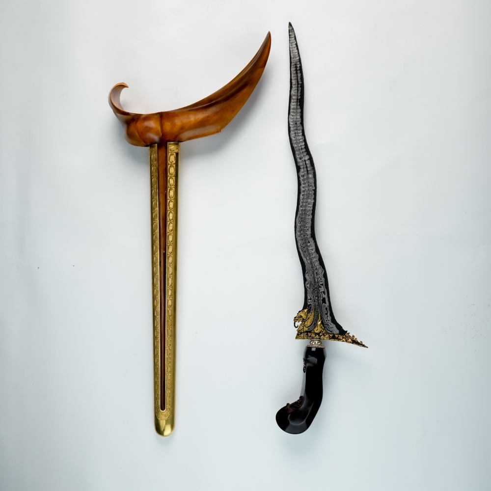 Keris Paksi Naga Liman Kinatah Emas